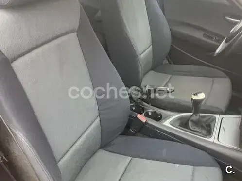 Usado BMW 118 122 CV (89 kW) 2005 Negro Utilitario