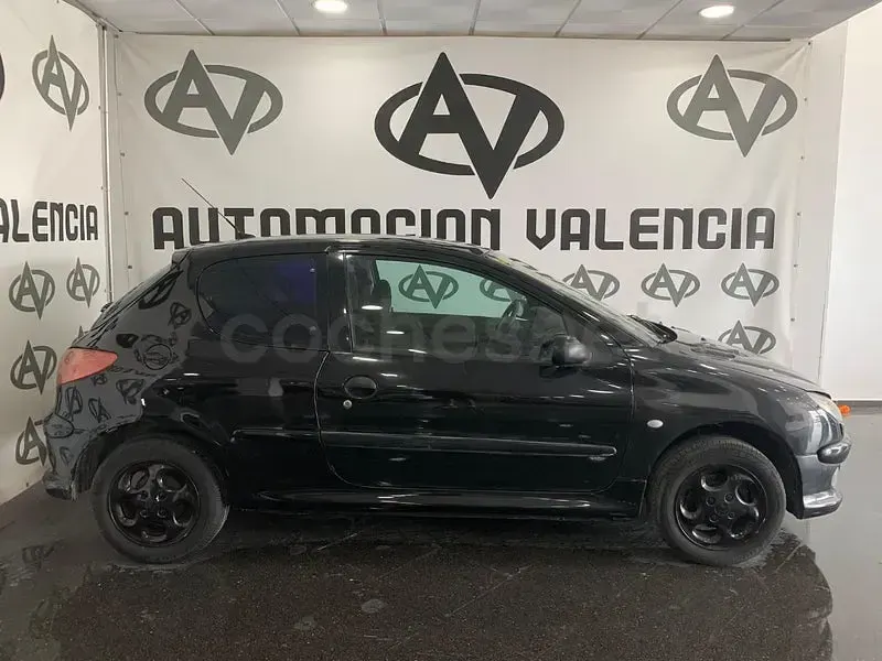 Usado Peugeot 206 75 CV (55 kW) 2003 Negro Berlina