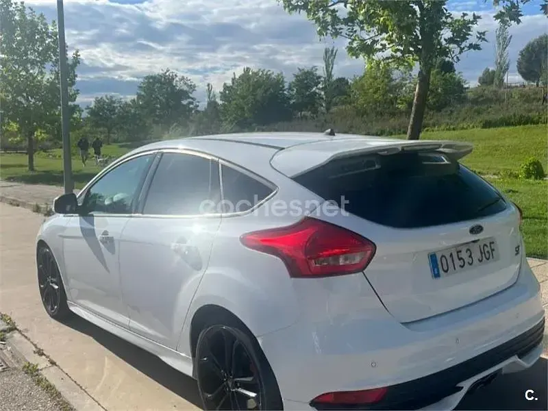 Usado Ford Focus ST 185 CV (136 kW) 2015 Blanco Berlina