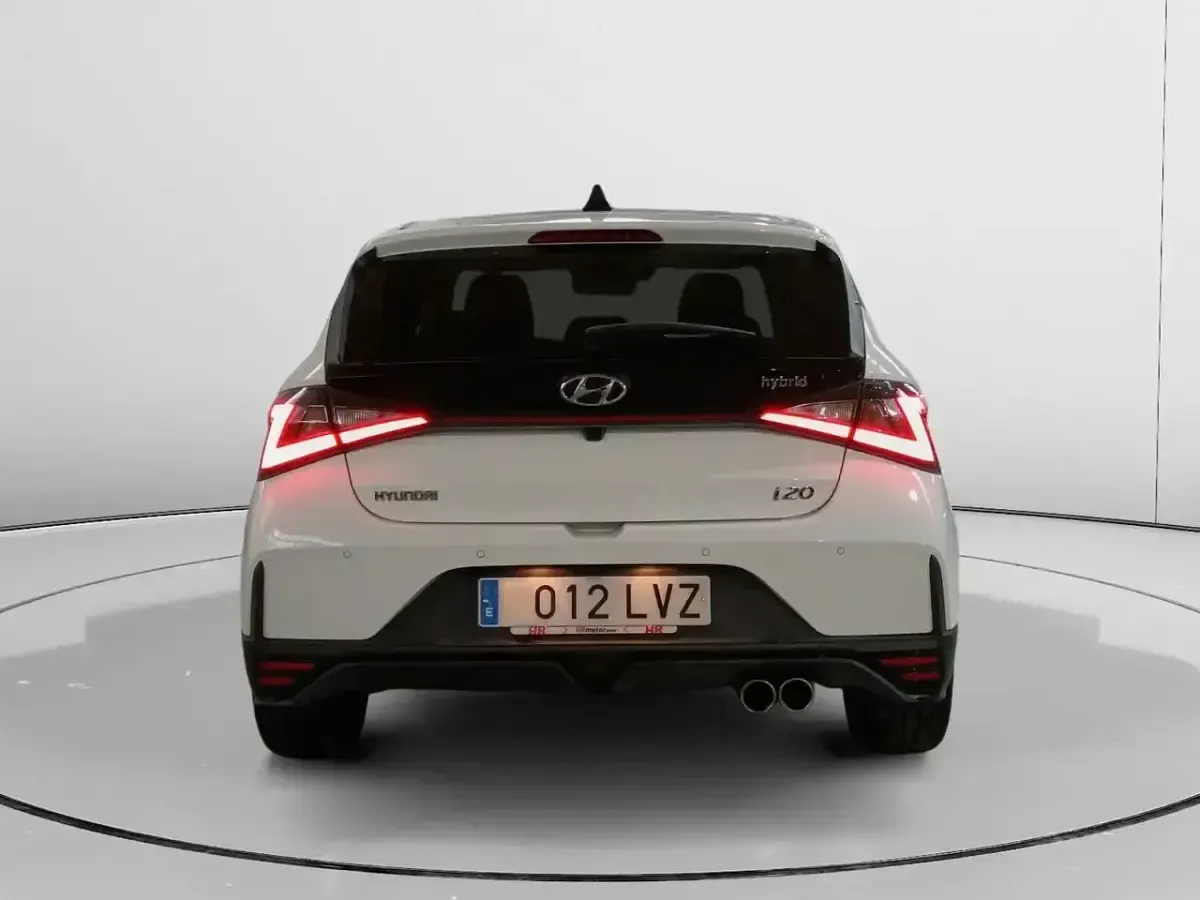 Begagnad Hyundai i20 N Line 101 HK (74 kW) 2022 Vit Sedan
