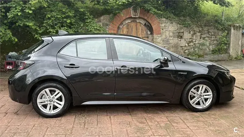 Usado Toyota Corolla Active 122 CV (89 kW) 2021 Negro Berlina