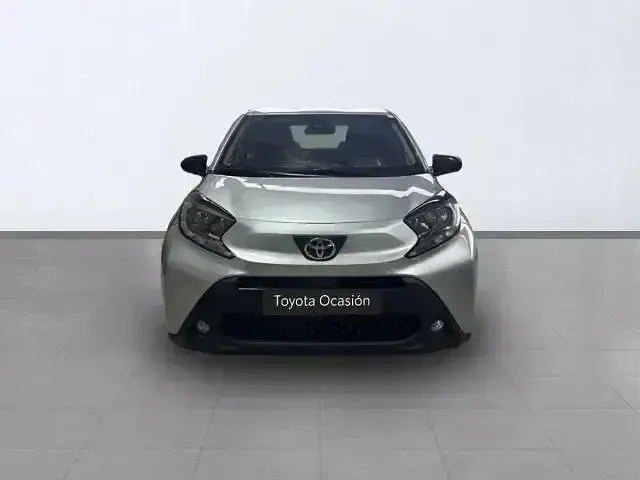 Używany Toyota Aygo X-play 69 KM (50 kW) 2024 Szary
