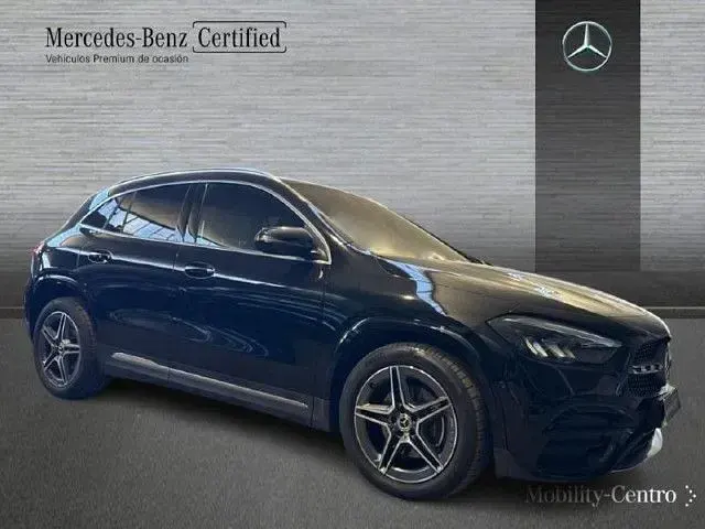 Usado Mercedes GLA200 150 CV (110 kW) 2025 Negro cosmos SUV