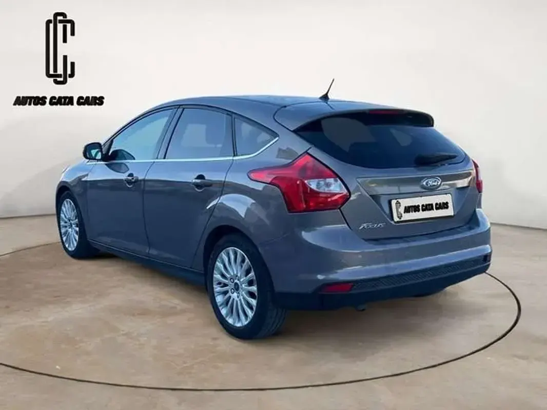 Usado Ford Focus Titanium 114 CV (83 kW) 2012 Gris Utilitario