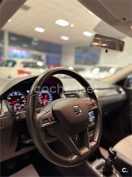 Usado Seat Toledo I-Tech 105 CV (77 kW) 2015 Gris / plata Utilitario