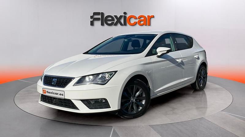 Usado Seat Leon Style 130 CV (95 kW) 2018 Blanco Berlina