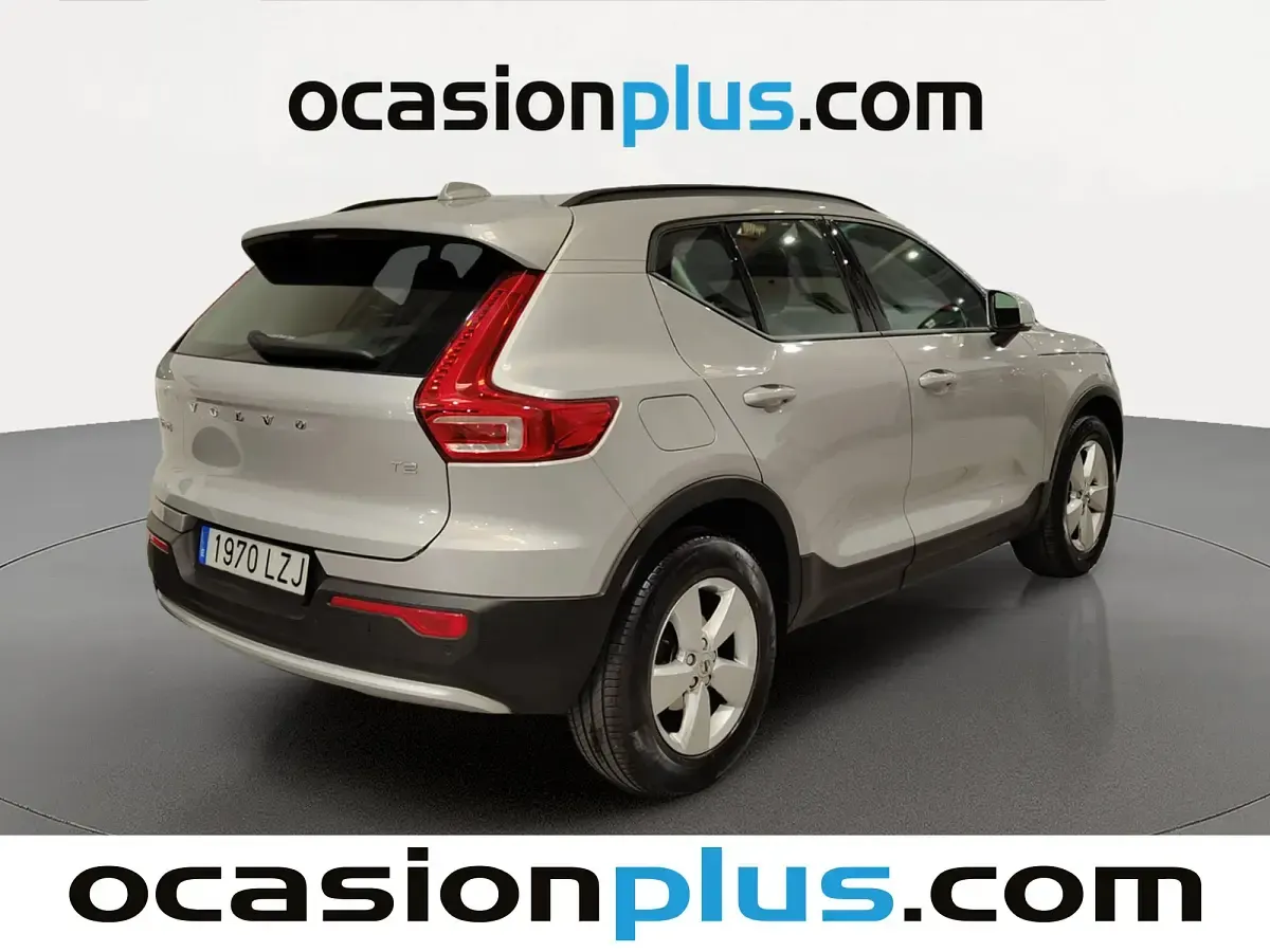Usado Volvo XC40 129 CV (94 kW) 2022 Gris plata SUV