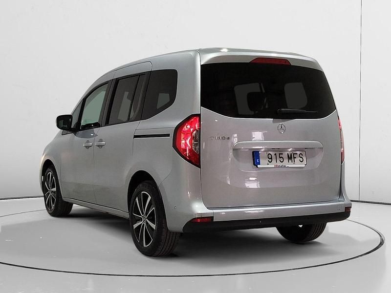 Usado Mercedes T180 116 CV (85 kW) 2023 Gris Monovolumen