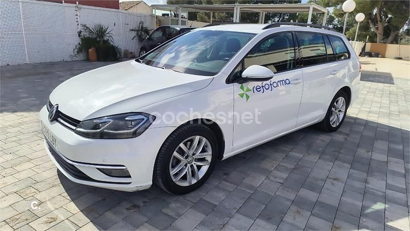 Usado VW Golf VII Advance 115 CV (84 kW) 2019 Blanco Familiar