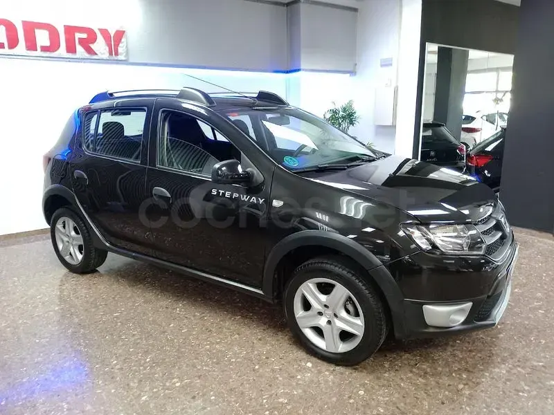 Usado Dacia Sandero Stepway 90 CV (66 kW) 2016 Negro Berlina