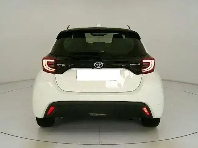 Usado Toyota Yaris Active 116 CV (85 kW) 2022 Blanco Utilitario