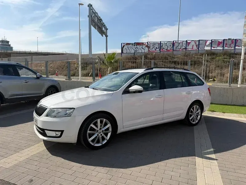 Usado Skoda Octavia Active 110 CV (80 kW) 2016 Blanco Familiar