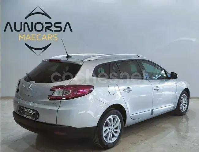 Usado Renault Mégane GrandTour LIMITED 110 CV (80 kW) 2016 Gris / plata Familiar