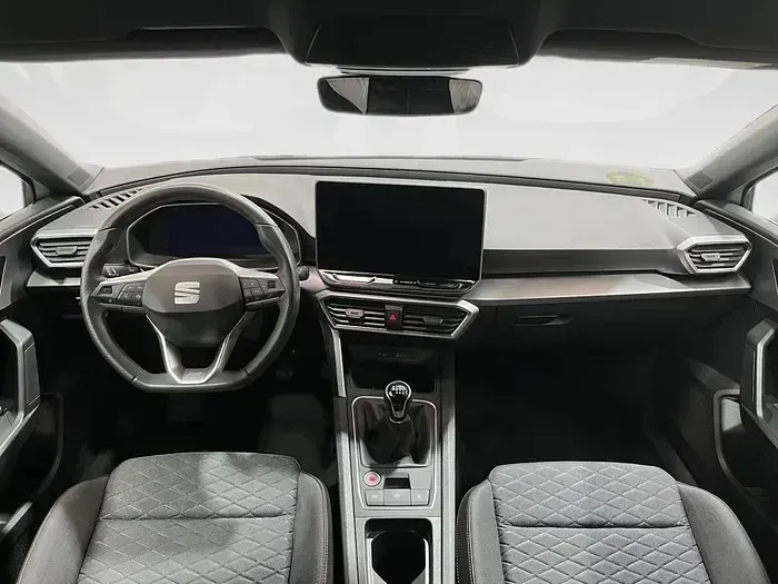 Usado Seat Leon FR 150 CV (110 kW) 2025 Blanco Familiar