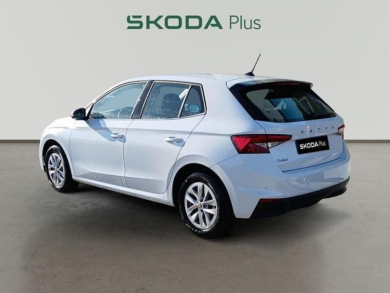 Usado Skoda Fabia Selection 95 CV (69 kW) 2024 Blanco Utilitario