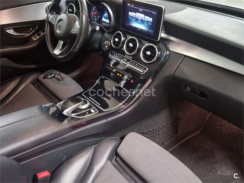Usado Mercedes C220 AMG line 170 CV (125 kW) 2016 Blanco Berlina
