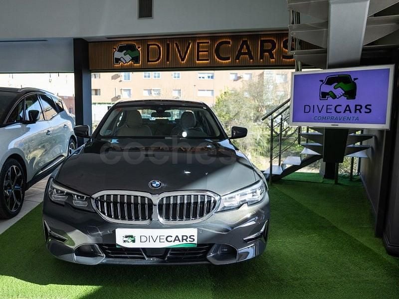 Usado BMW 330 Comfort Edition 258 CV (189 kW) 2019 Gris / plata Berlina