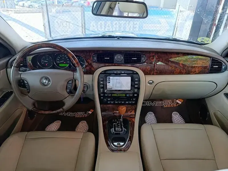 Usado Jaguar XJ6 Executive 207 CV (152 kW) 2006 Gris / plata Berlina
