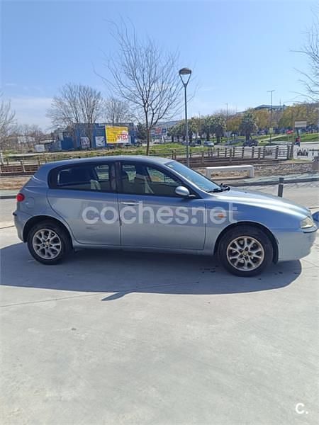 Usado Alfa Romeo 147 Progression 115 CV (84 kW) 2003 Gris / plata Utilitario