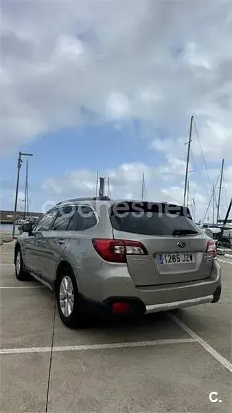 Usado Subaru Outback 150 CV (110 kW) 2017 Gris / plata Familiar