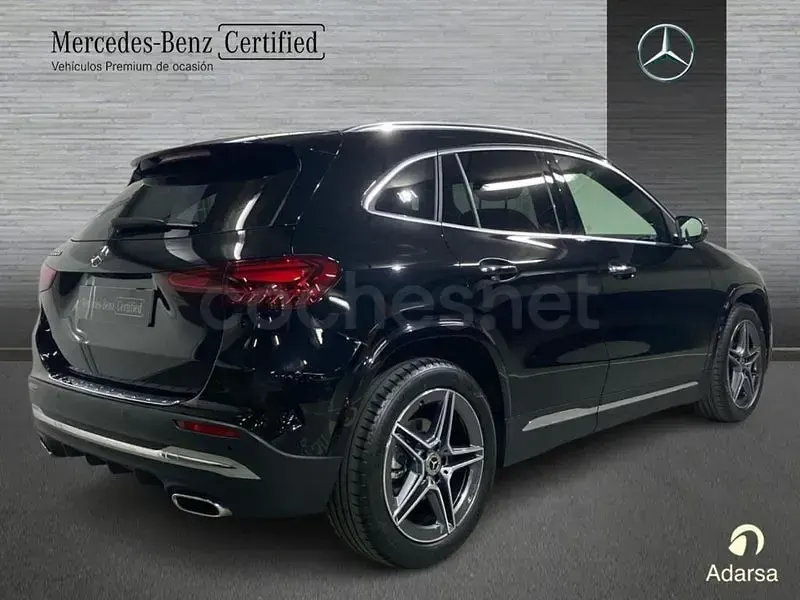 Usado Mercedes GLA200 150 CV (110 kW) 2025 Negro cosmos SUV