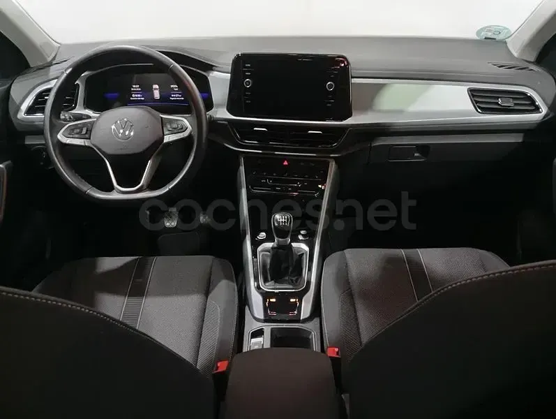 Usado VW T-Roc Life 110 CV (80 kW) 2024 Azul SUV
