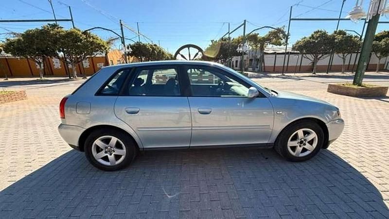 Usado Audi A3 Ambition 125 CV (91 kW) 2002 Azul Utilitario