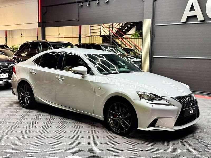 Usado Lexus IS300h Sport Line 223 CV (164 kW) 2016 Gris / plata Berlina