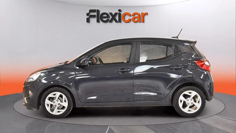 Usado Hyundai i10 67 CV (49 kW) 2022 Gris Utilitario