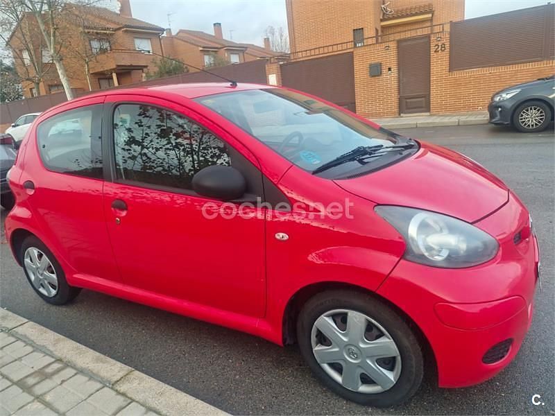Rojo Usado 2010 Toyota Aygo Live Utilitario | 5200 € (Precio justo) - Imagen 1/4