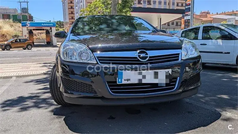 Usado Opel Astra Edition 110 CV (80 kW) 2008 Negro Berlina