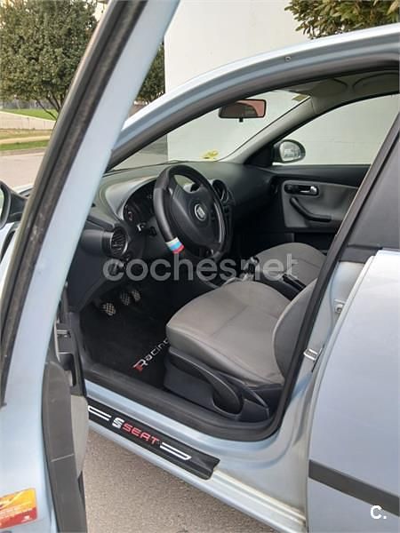 Usado Seat Ibiza Sport 100 CV (73 kW) 2004 Azul Utilitario