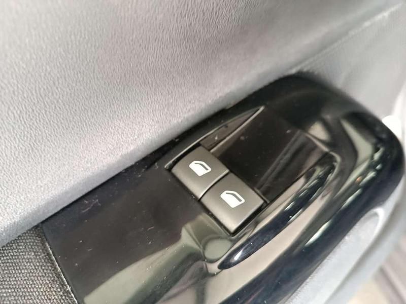 Usado Citroën C3 Feel 83 CV (61 kW) 2022 Gris Utilitario