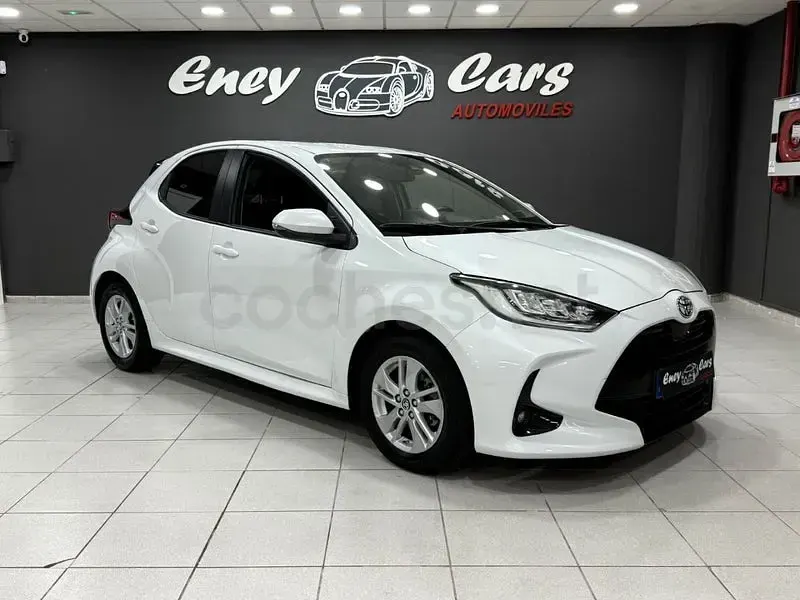 Usado Toyota Yaris Hybrid Active 116 CV (85 kW) 2024 Blanco Berlina