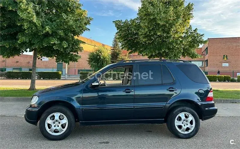 Usado Mercedes ML320 218 CV (160 kW) 2002 Azul SUV