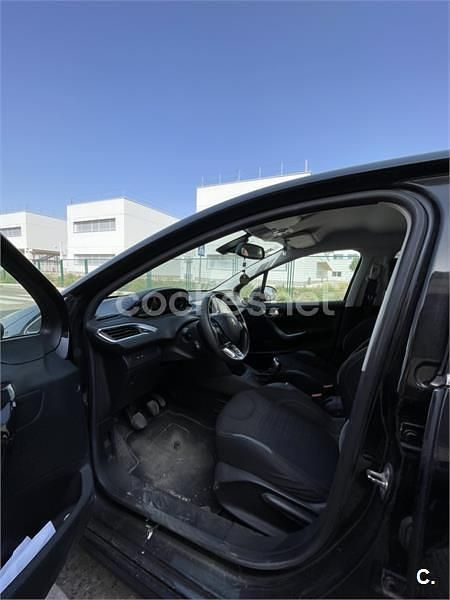 Negro Usado 2012 Peugeot 208 Allure Utilitario | 5900 € (Precio justo) - Imagen 1/4
