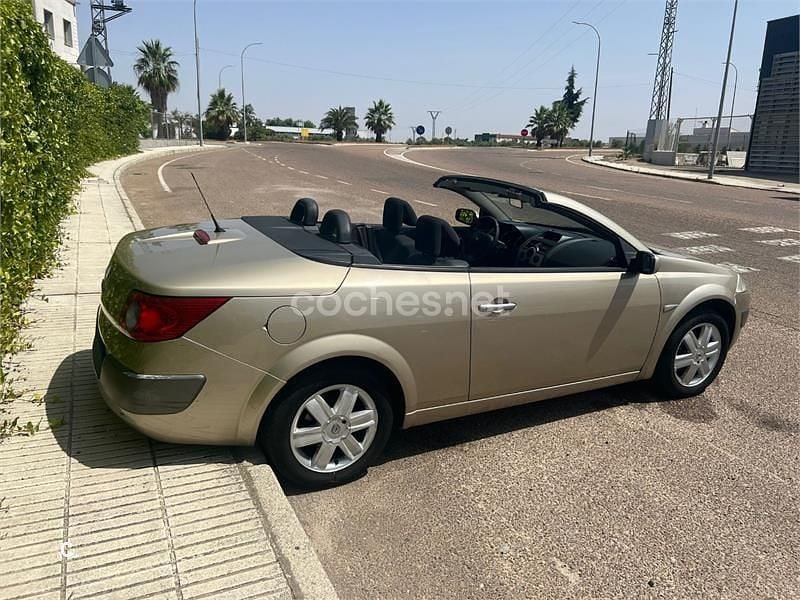 Usado Renault Mégane Cabriolet Dynamique 130 CV (95 kW) 2005 Beige Descapotable