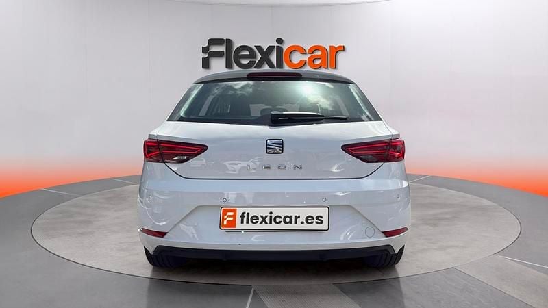 Usado Seat Leon Reference 115 CV (84 kW) 2018 Blanco Berlina
