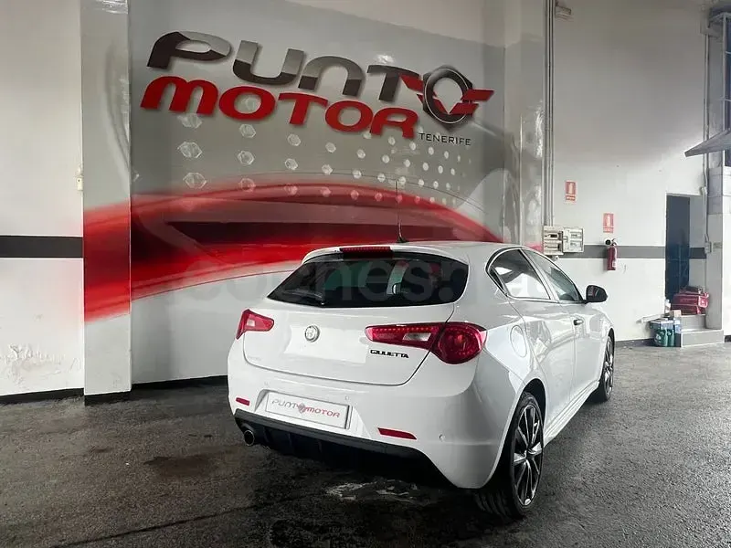 Usado Alfa Romeo Giulietta Super 120 CV (88 kW) 2020 Blanco Utilitario