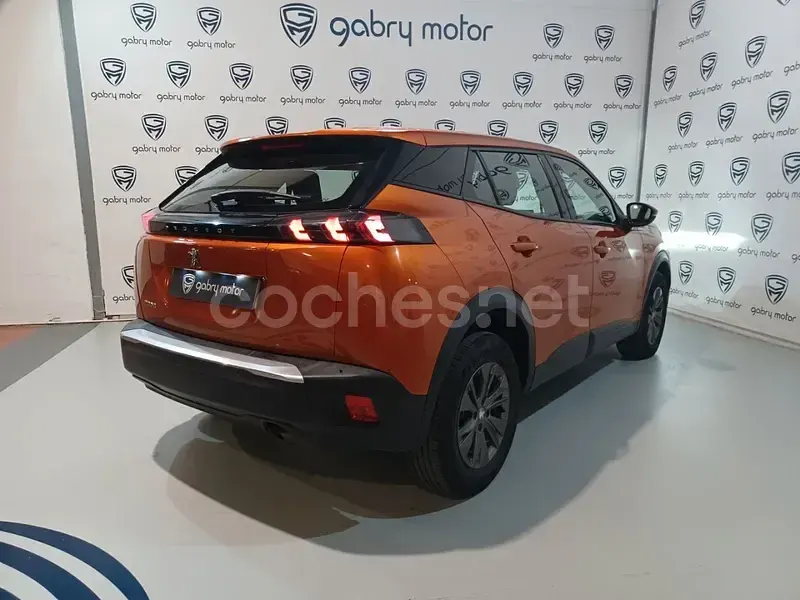 Usado Peugeot 2008 Active 100 CV (73 kW) 2021 Naranja SUV
