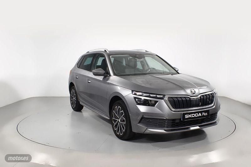 Gris Usado 2022 Skoda Kamiq Style SUV | 21.900 € (Un poco caro) - Imagen 1/4