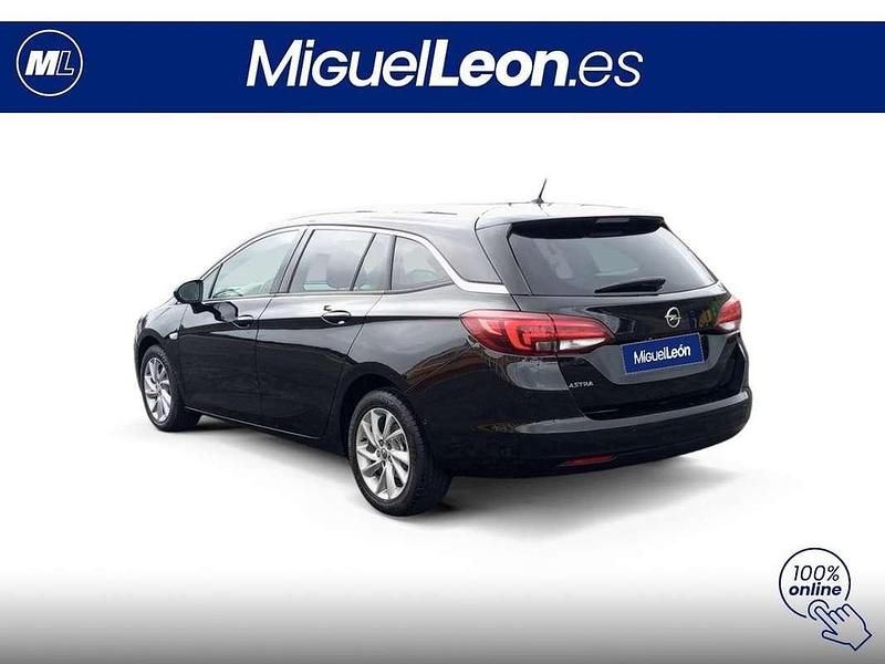 Usado Opel Astra Dynamic 126 CV (92 kW) 2019 Negro Familiar