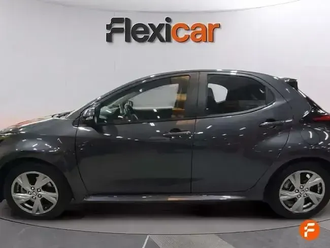 Usado Toyota Yaris Active 116 CV (85 kW) 2025 Gris Utilitario