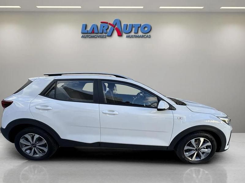 Usado Kia Stonic 100 CV (73 kW) 2022 Blanco SUV