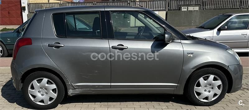 Gris / plata Usado 2006 Suzuki Swift GLX Berlina | 3000 € (Buen precio) - Imagen 1/4