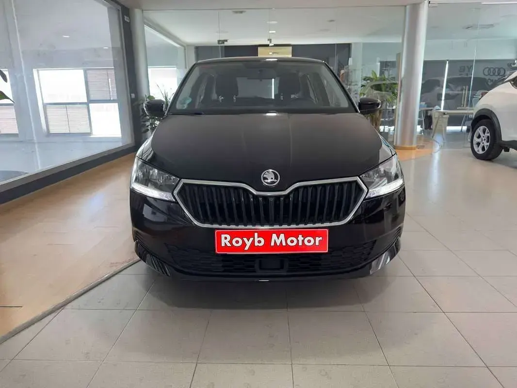 Usado Skoda Fabia Active 75 CV (55 kW) 2019 Negro Utilitario