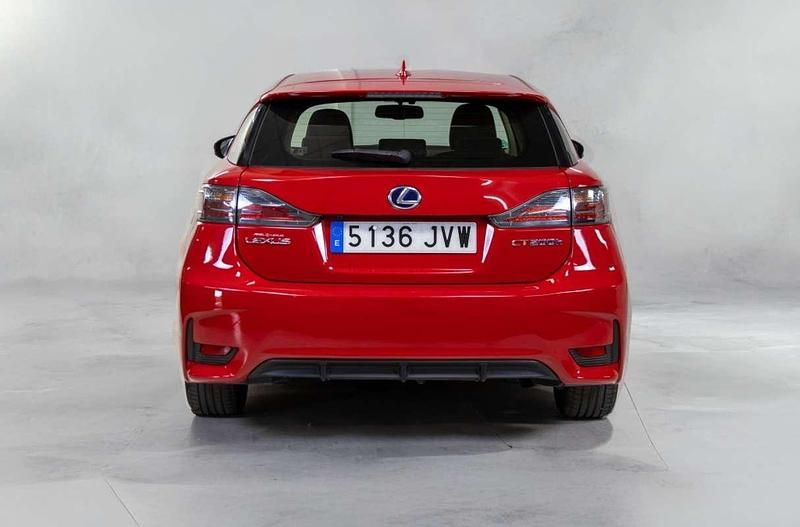Usado Lexus CT200h 136 CV (100 kW) 2016 Rojo Utilitario