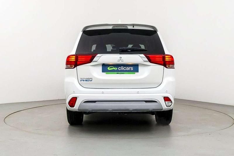 Usado Mitsubishi Outlander 135 CV (99 kW) 2021 Blanco SUV