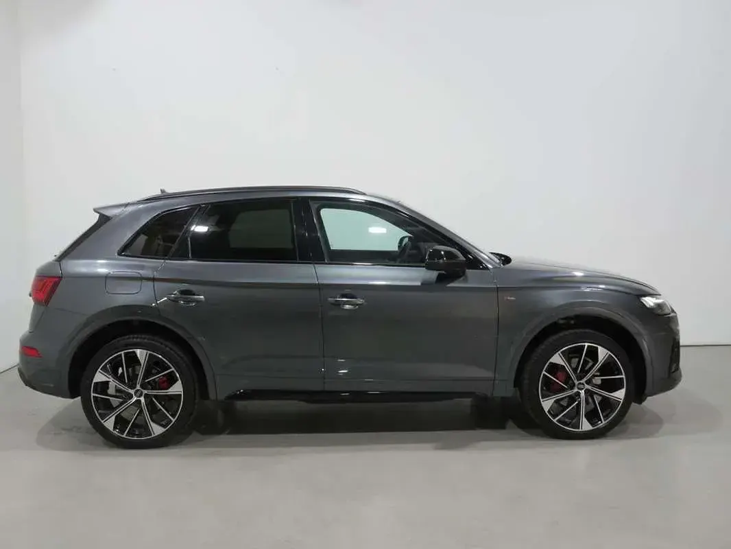 Begagnad Audi Q5 204 HK (150 kW) 2024 Grå SUV