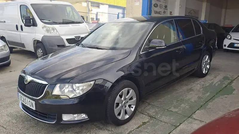 Usado Skoda Superb Comfort 140 CV (102 kW) 2010 Negro Berlina